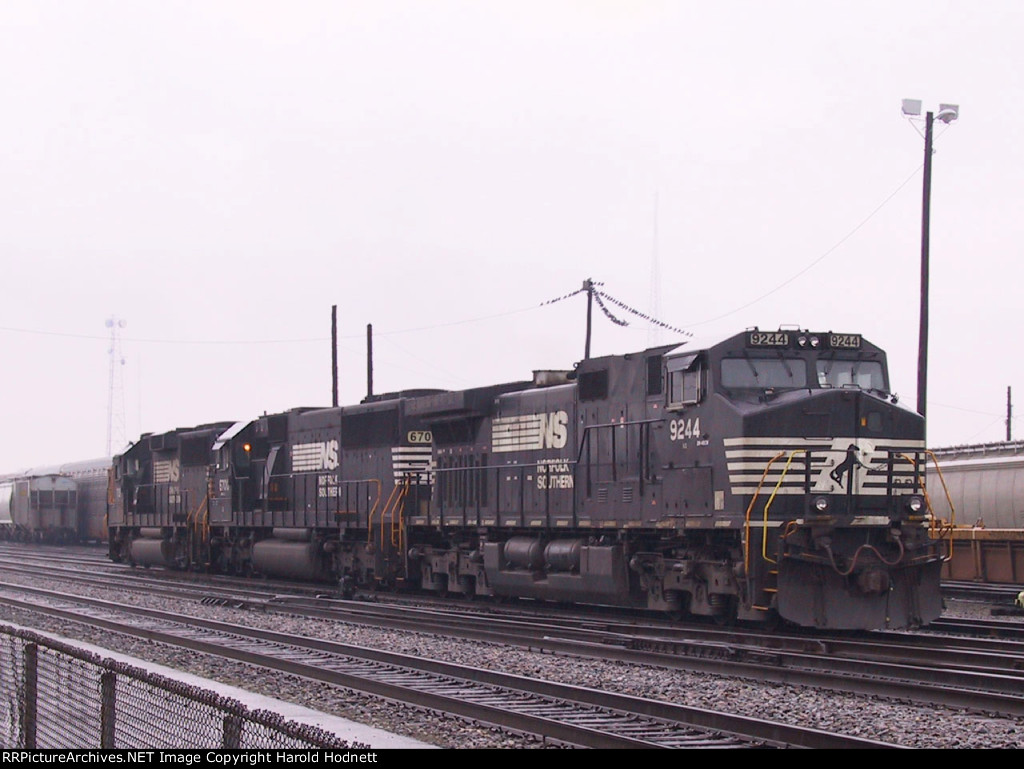 NS 9244 & 6700 + a GP60